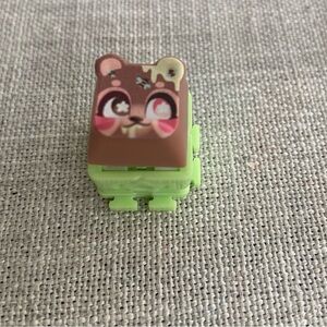 Individual Clickeez Key. Like New!  honeyB